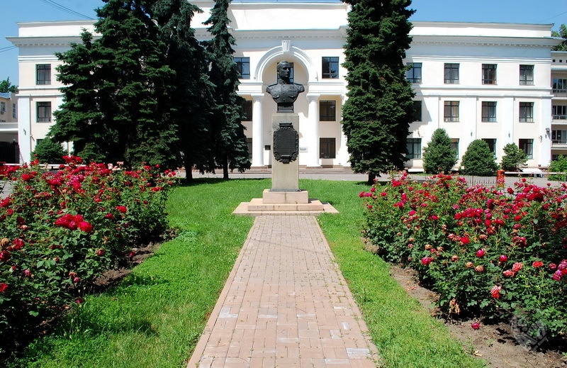 Гоголя-Абылай Хана(Коммунистический) Министерство сельского хозяйства Казахской ССР (бывшее), памятник архитектуры. Построено в 1937 году,